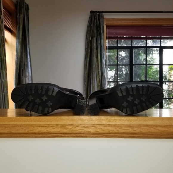 Burberry Prorsum black patent platform pumps. Sz 36 - Picture 4 of 6